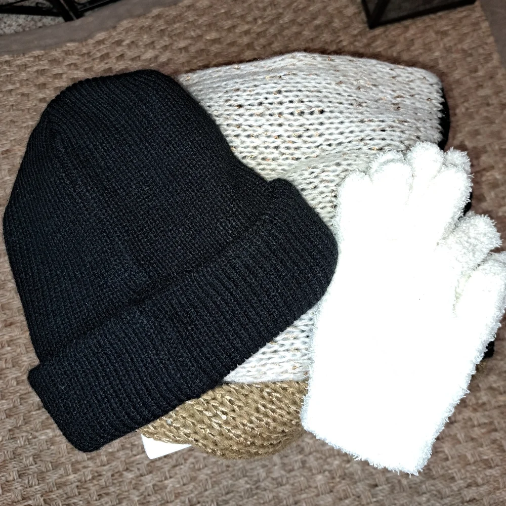 WINTER WEATHER BUNDLE. GLOVES, BEANIE, SCARF